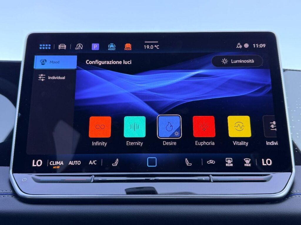 NEW VOLKSWAGEN - Tiguan  2.0 tdi R-Line 150cv dsg#FARI LED MATRIX!