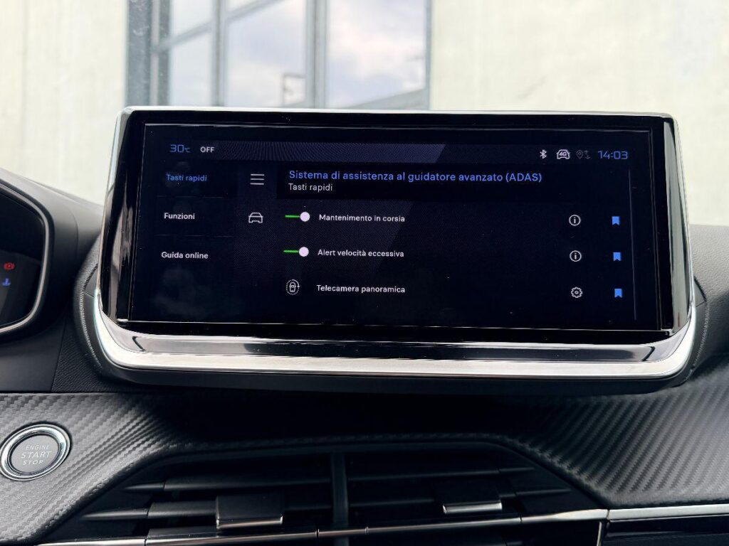 Peugeot 2008 Hybrid 136 e-DCS6 Allure#RETROCAMERA!