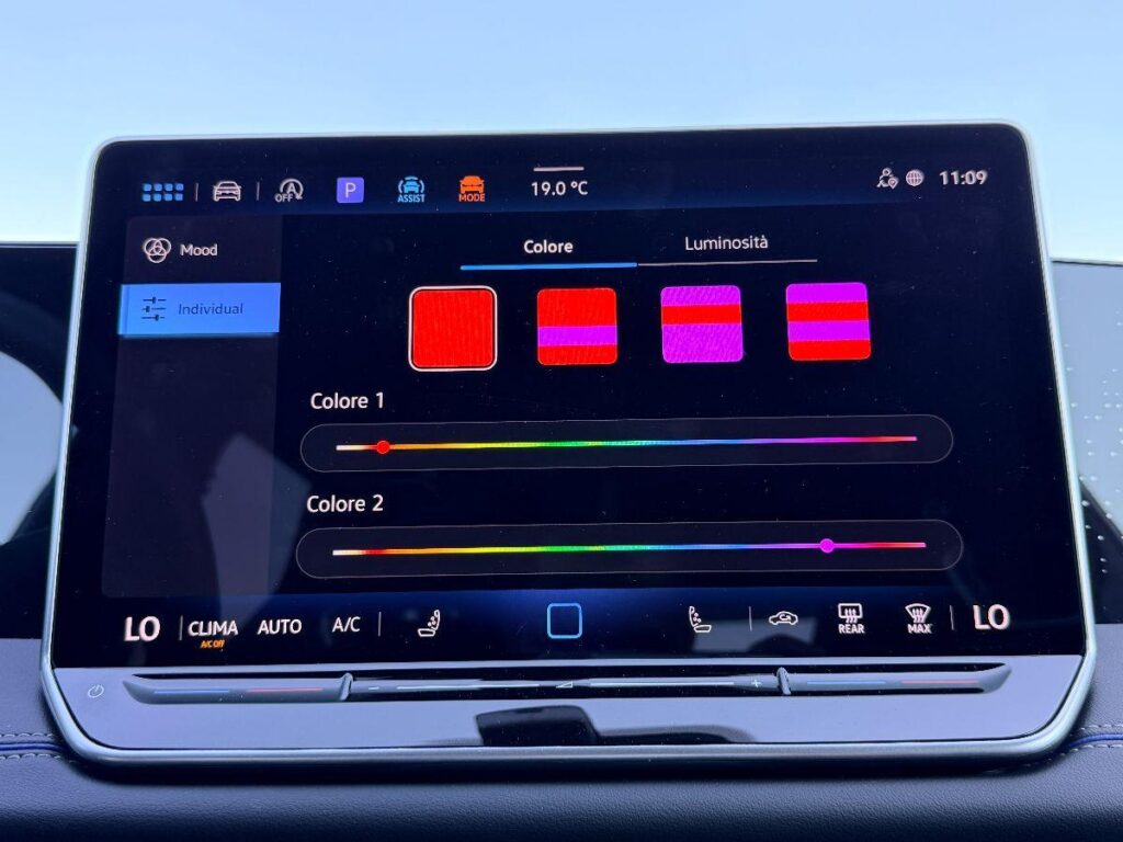 NEW VOLKSWAGEN - Tiguan  2.0 tdi R-Line 150cv dsg#FARI LED MATRIX!