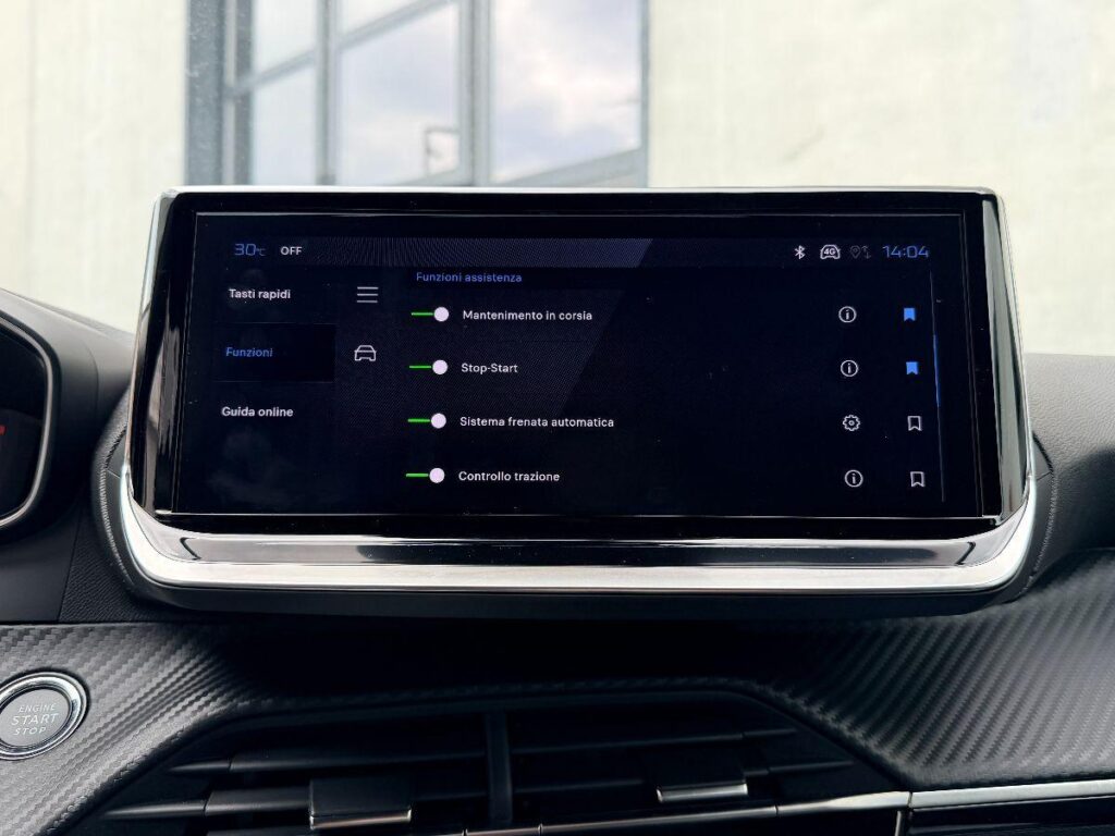 Peugeot 2008 Hybrid 136 e-DCS6 Allure#RETROCAMERA!