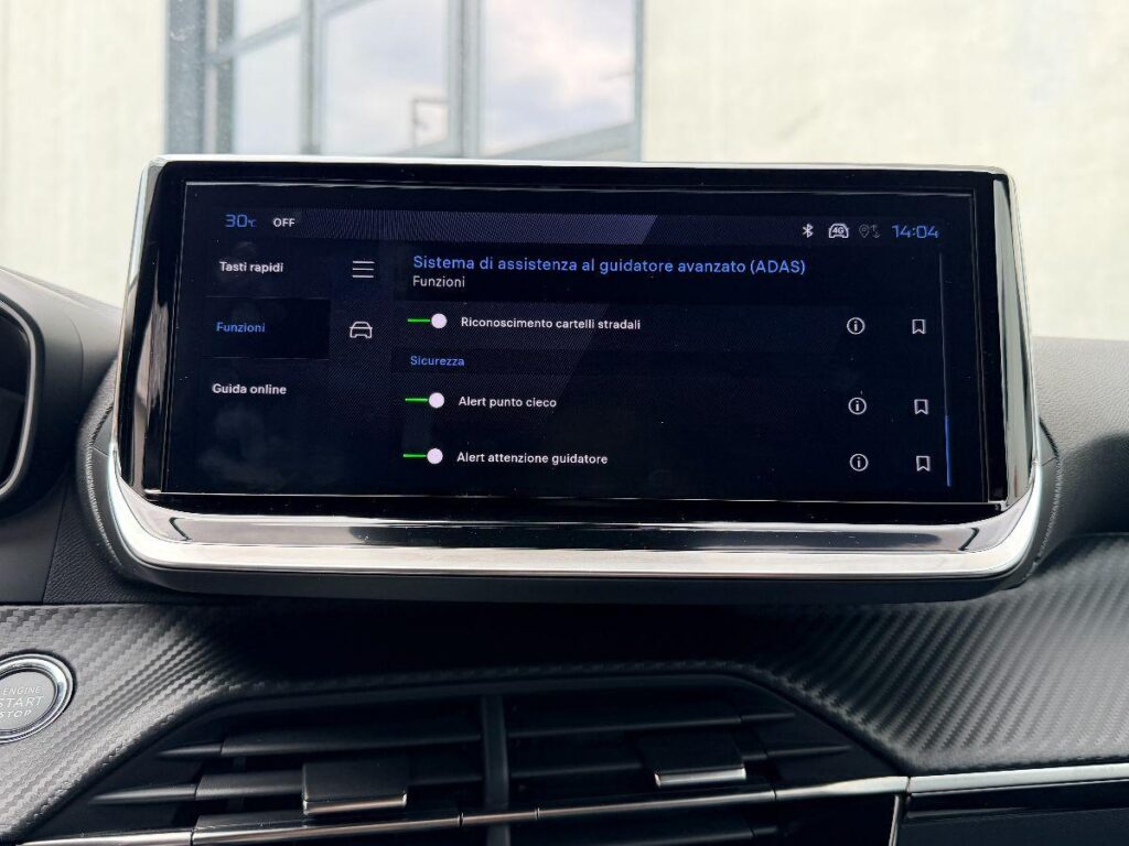 Peugeot 2008 Hybrid 136 e-DCS6 Allure#RETROCAMERA!