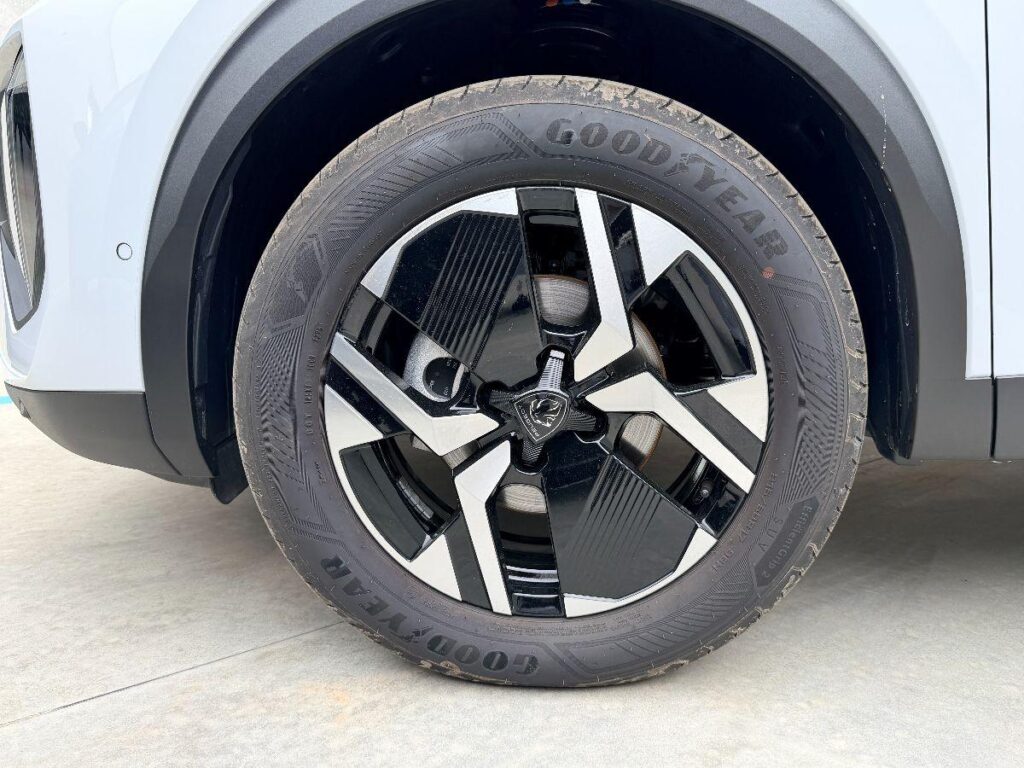 Peugeot 2008 Hybrid 136 e-DCS6 Allure#RETROCAMERA!