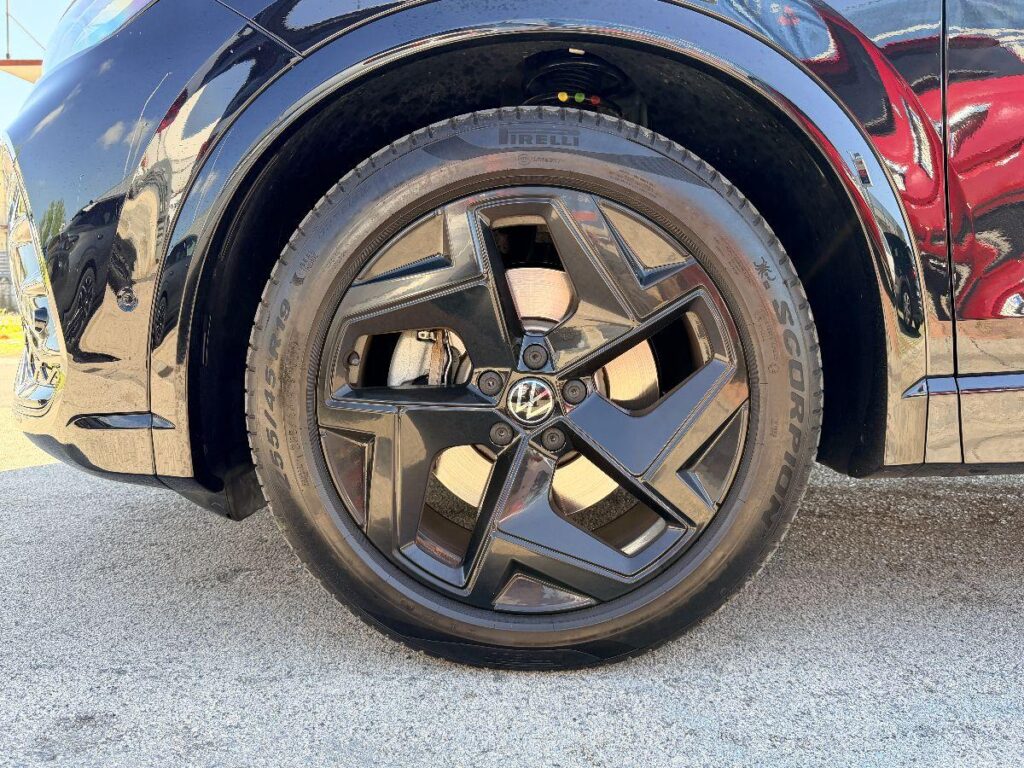 NEW VOLKSWAGEN - Tiguan  2.0 tdi R-Line 150cv dsg#FARI LED MATRIX!