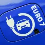 Euro 7: cosa cambia per le auto, quando entra in vigore e cosa devono sapere gli automobilisti