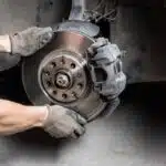Freni auto: quando cambiare pastiglie e dischi, sintomi di usura e cosa controllare