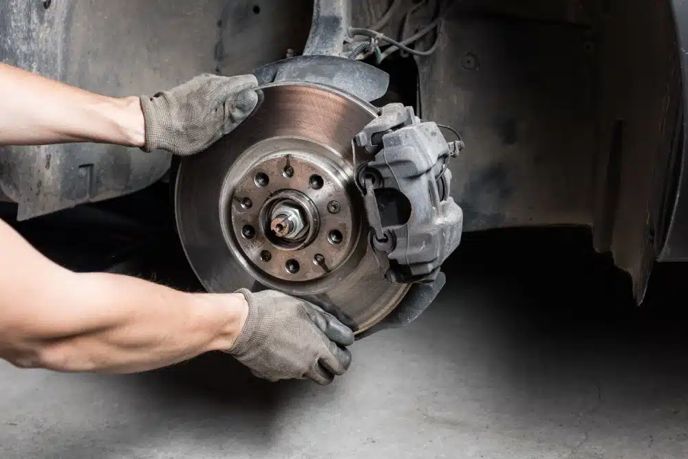 Freni auto: quando cambiare pastiglie e dischi, sintomi di usura e cosa controllare